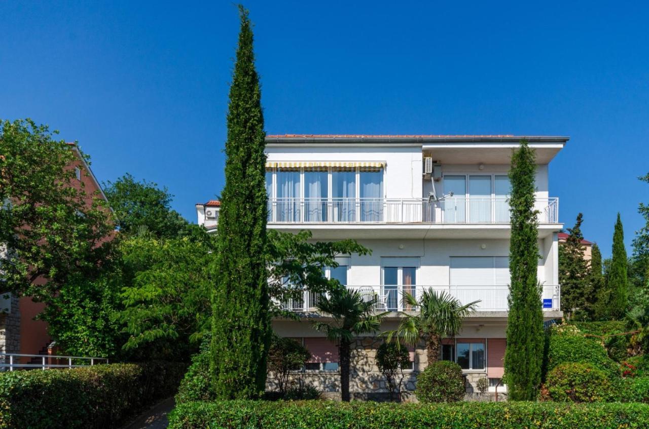 Mica Lägenhet Crikvenica Exteriör bild